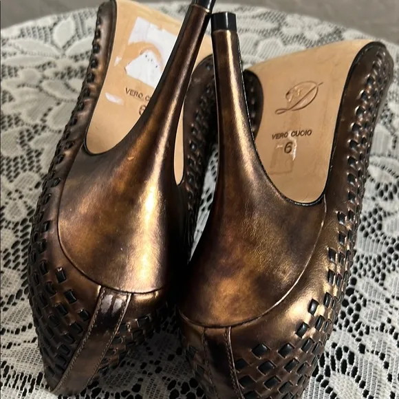 Delman Gold Heels Elegant Metallic Pumps