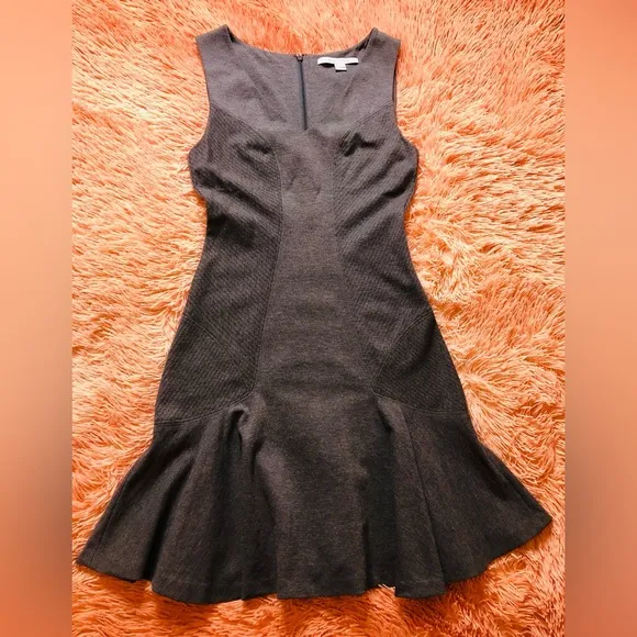 Diane von Furstenberg Carla Sleeveless Dropped-Waist Dress. Size 8