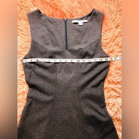 Diane von Furstenberg Carla Sleeveless Dropped-Waist Dress. Size 8