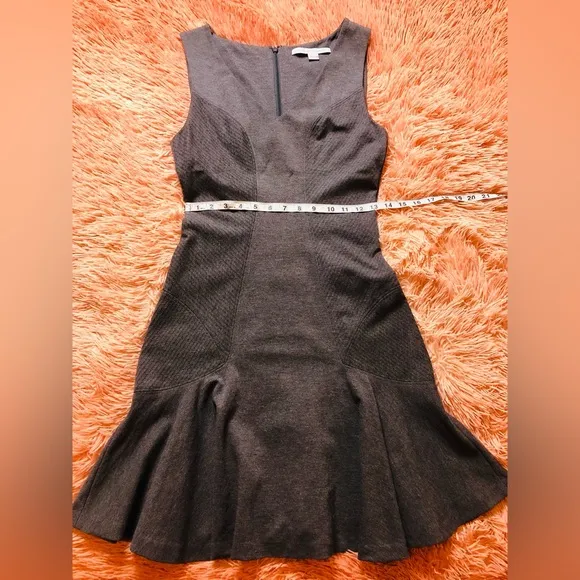 Diane von Furstenberg Carla Sleeveless Dropped-Waist Dress. Size 8
