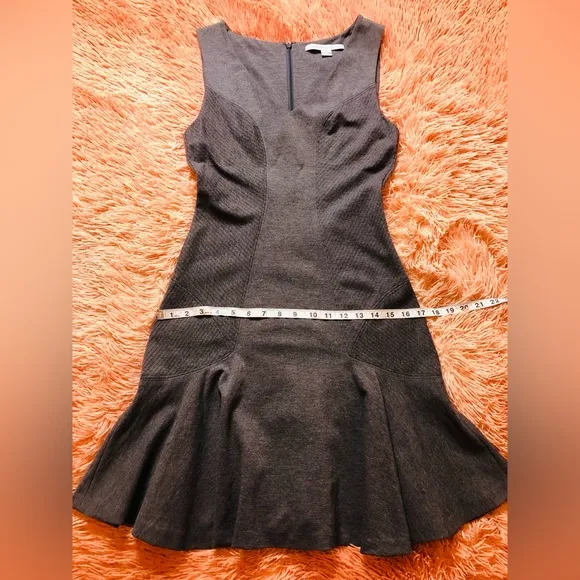Diane von Furstenberg Carla Sleeveless Dropped-Waist Dress. Size 8