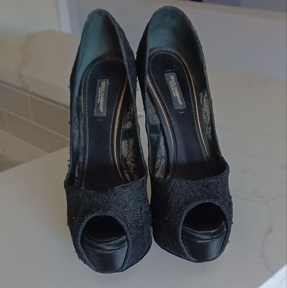 Dolce &amp; Gabbana shoes. Size  38.5 in black