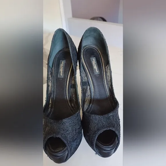Dolce &amp; Gabbana shoes. Size  38.5 in black