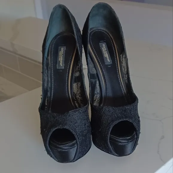 Dolce &amp; Gabbana shoes. Size  38.5 in black