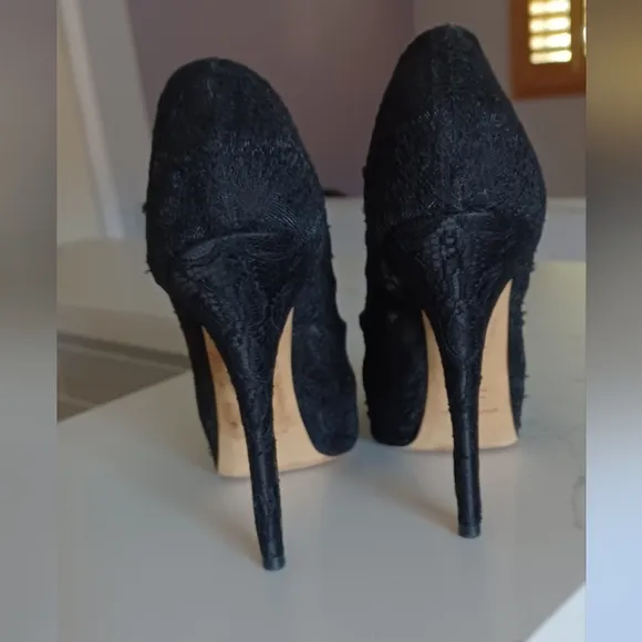 Dolce &amp; Gabbana shoes. Size  38.5 in black