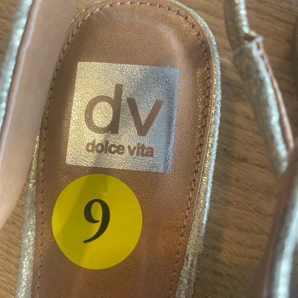 Dolce Vita Carder Elegant Gold Women's Mary Jane Flats Shoes 9 NWT