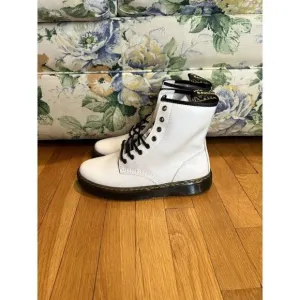 Dr. Martens Zavala Combat Boots White Lace Up Leather Ankle Womens 10 Mens 9