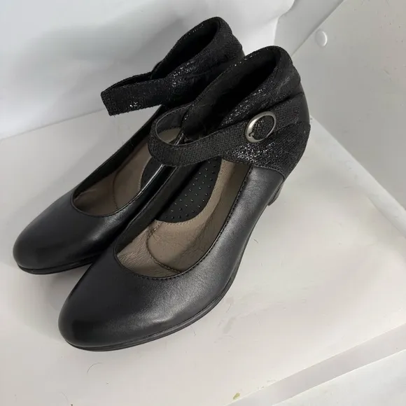 Earth  Black Garnet Women's Mary Jane heelsShoes size 6.5