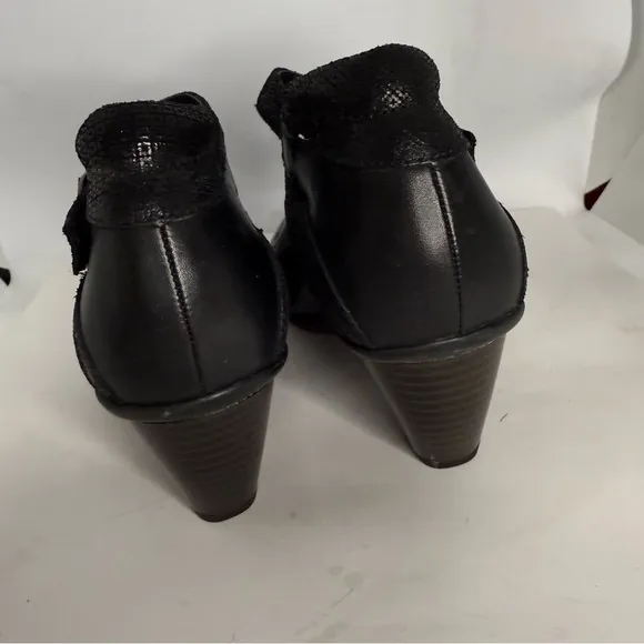 Earth  Black Garnet Women's Mary Jane heelsShoes size 6.5