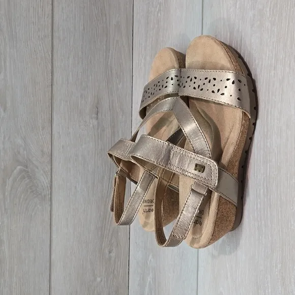 Earth Origins Women Kendra khloe Leather Strappy Wedge Sandals shoes sz 6M
