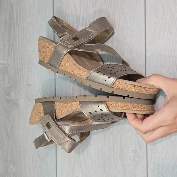 Earth Origins Women Kendra khloe Leather Strappy Wedge Sandals shoes sz 6M