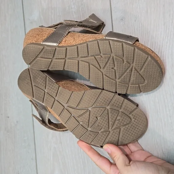 Earth Origins Women Kendra khloe Leather Strappy Wedge Sandals shoes sz 6M