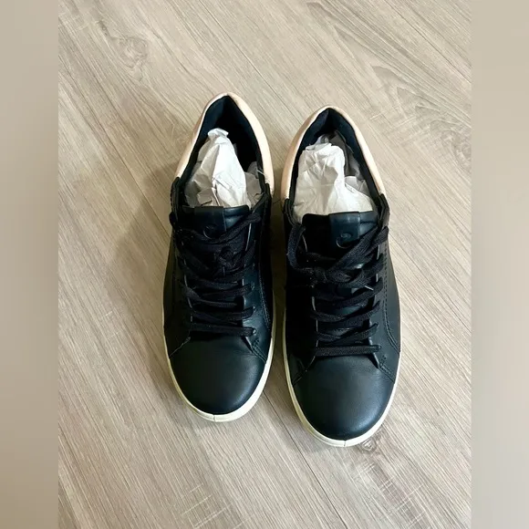 ECCO Women's Soft Black Leather Sneaker size 8-8.5