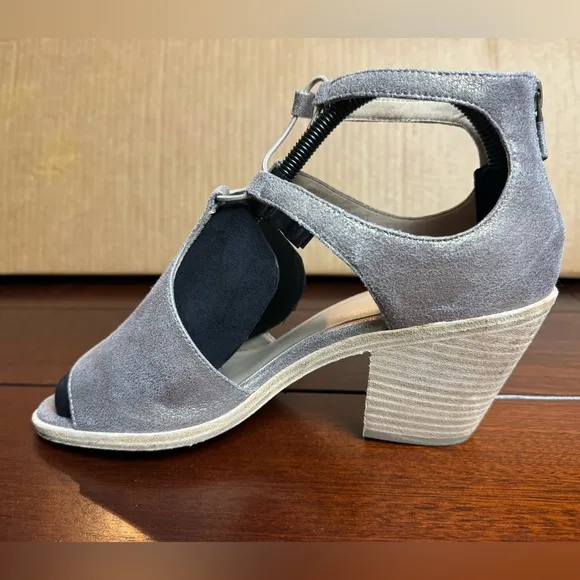 Eileen Fisher‎ Lou Sandal Platinum Metallic Suede Open Toe Block Heel Size 9
