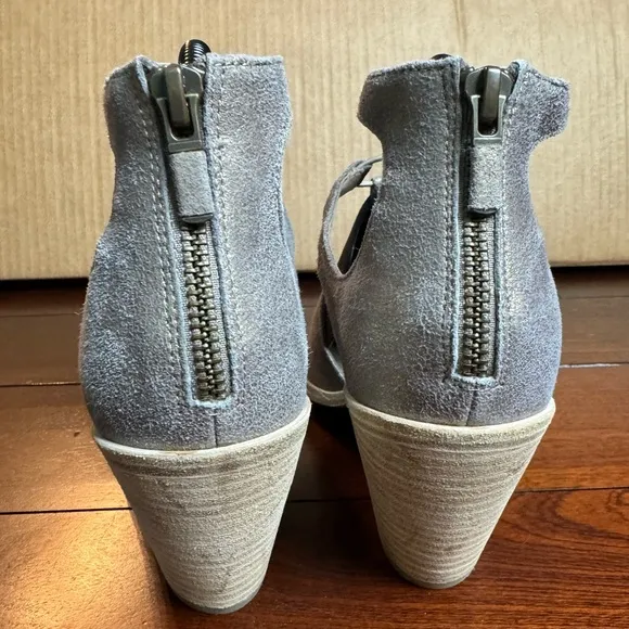 Eileen Fisher‎ Lou Sandal Platinum Metallic Suede Open Toe Block Heel Size 9