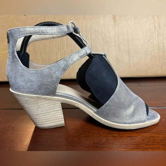 Eileen Fisher‎ Lou Sandal Platinum Metallic Suede Open Toe Block Heel Size 9
