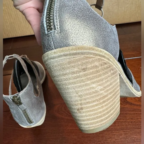 Eileen Fisher‎ Lou Sandal Platinum Metallic Suede Open Toe Block Heel Size 9