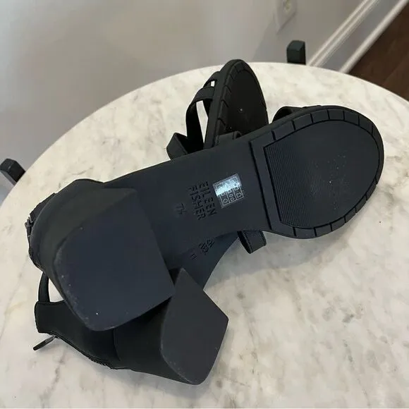 Eileen Fisher Noni Strappy Sandals with heel zipper, 7.5, NWOB, in Black