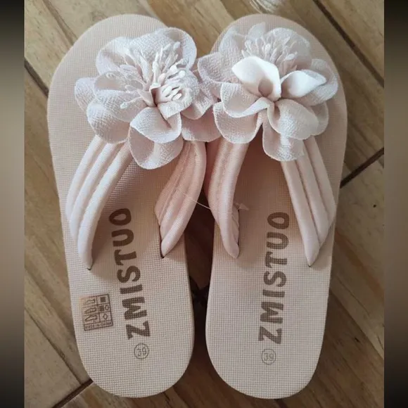 Elegant Cream Floral Women's Sandals