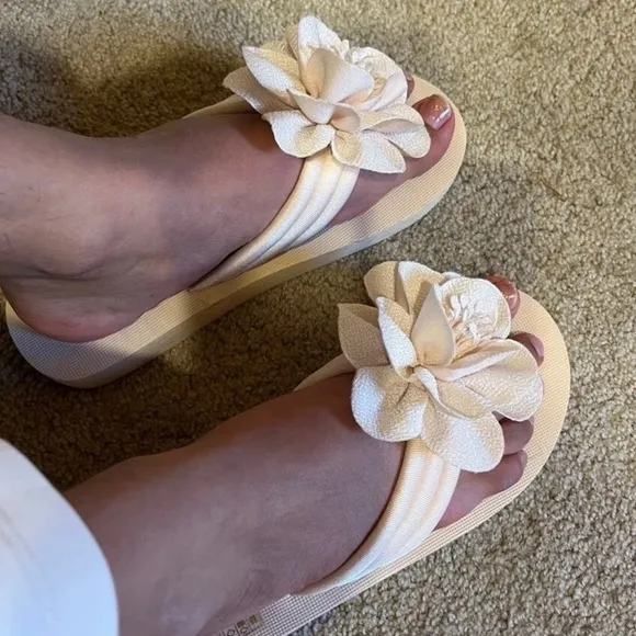Elegant Cream Floral Women's Sandals