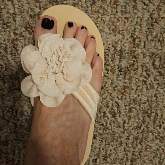 Elegant Cream Floral Women's Sandals