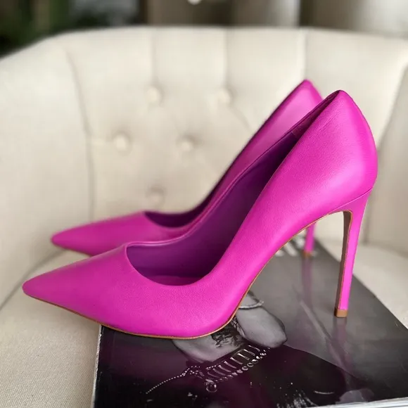 Elegant leather pink fuchsia pumps