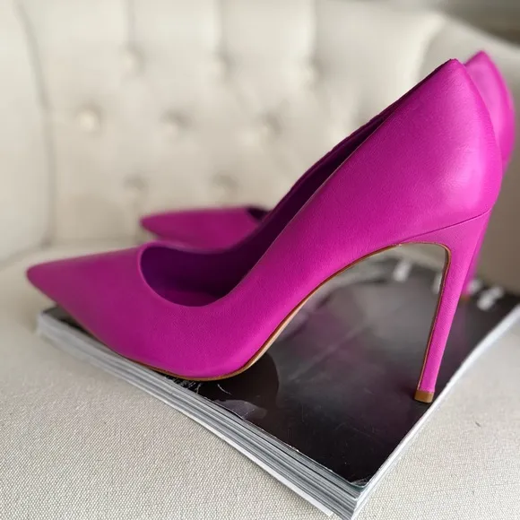 Elegant leather pink fuchsia pumps