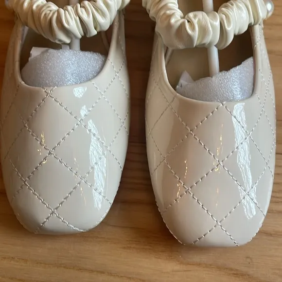 Elegant white Quilted Women's mary Jane patent leather Flats 39 8.5 - 9 with box
