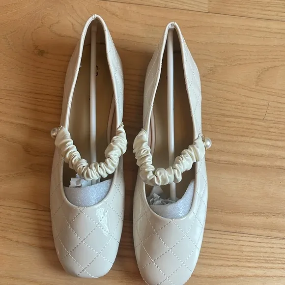 Elegant white Quilted Women's mary Jane patent leather Flats 39 8.5 - 9 with box