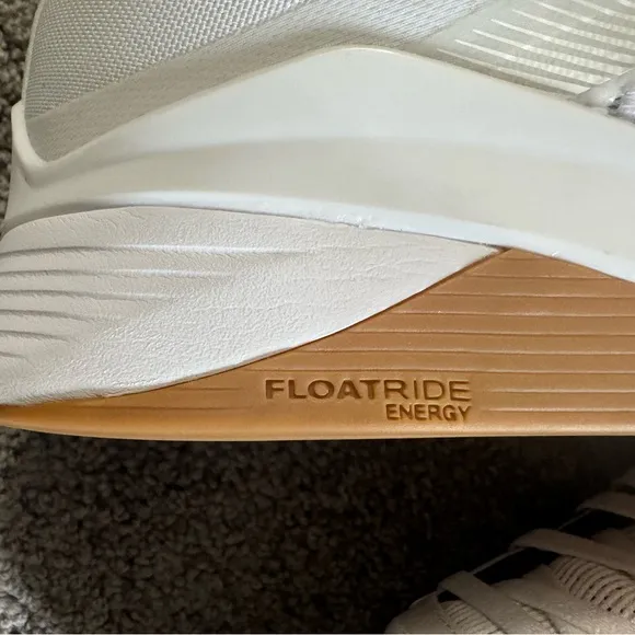 EUC Men’s 12 Reebok Floatrite