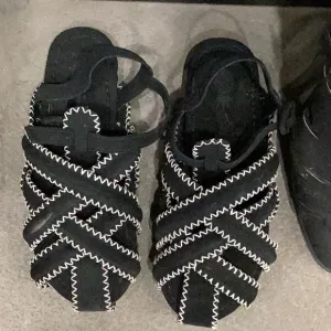 Farm Rio Black and‎ White Strappy Sandals