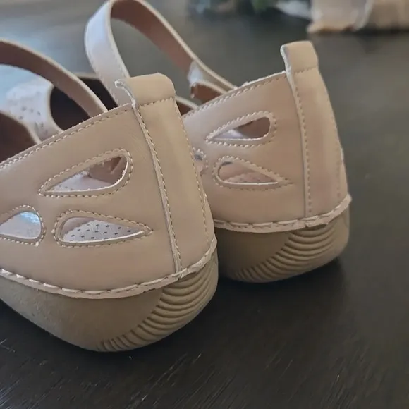 Faryn Natural Close Toe Velcro Vegan Leather Flats size US 10