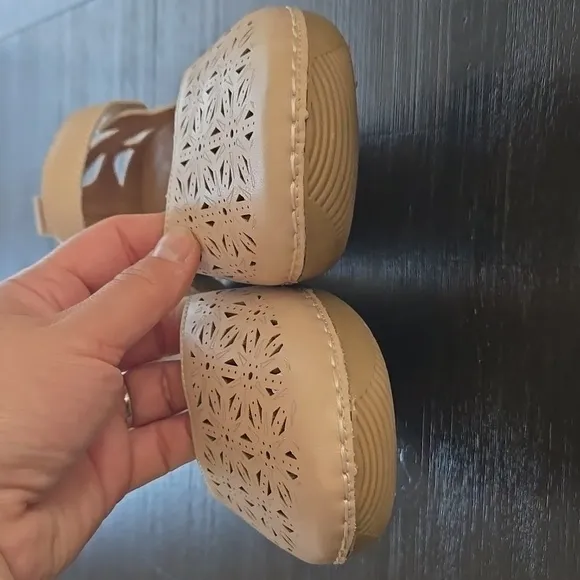Faryn Natural Close Toe Velcro Vegan Leather Flats size US 10