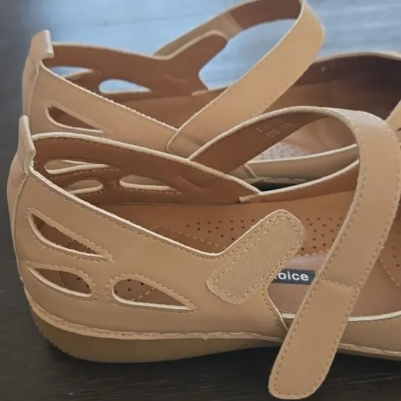 Faryn Natural Close Toe Velcro Vegan Leather Flats size US 10