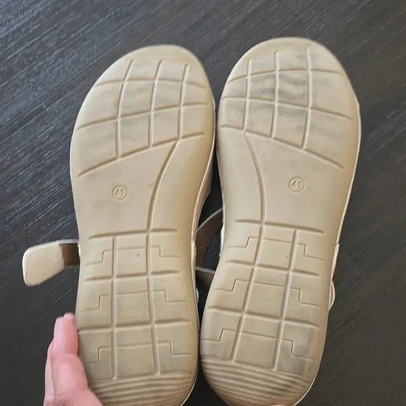 Faryn Natural Close Toe Velcro Vegan Leather Flats size US 10