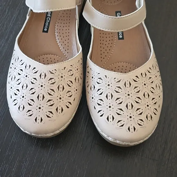 Faryn Natural Close Toe Velcro Vegan Leather Flats size US 10