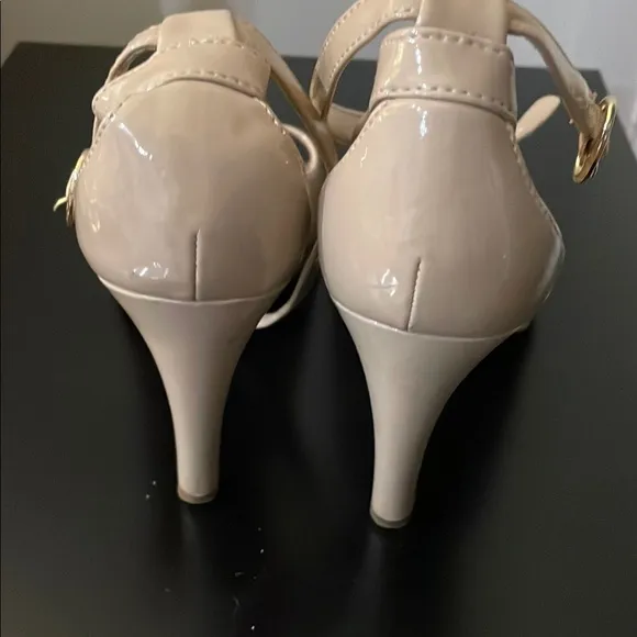 Franco Sarto Women's Cream Peep Toe Heels