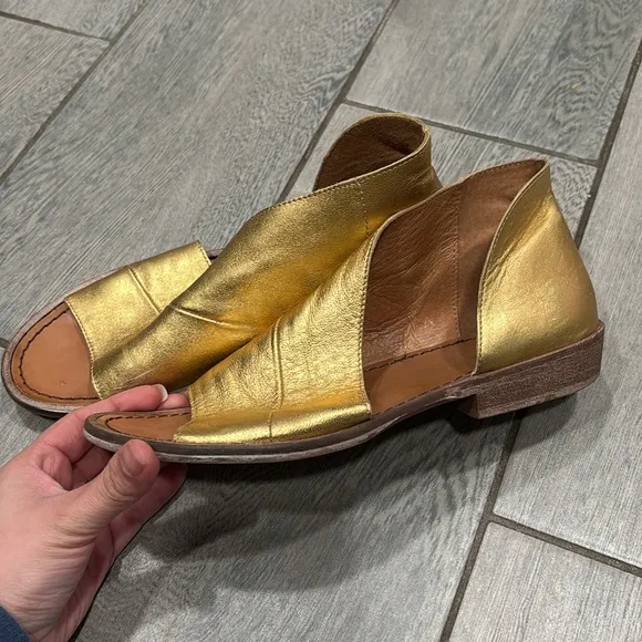 Free People Mont Blanc Asymmetrical Sandal Gold Size 38