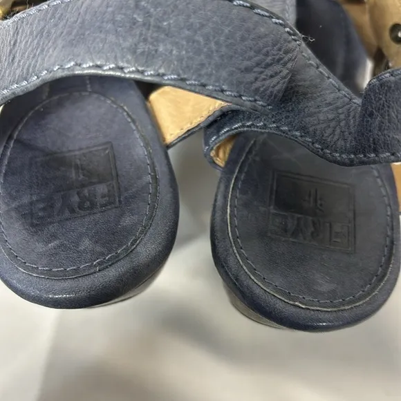 Frye leather slate blue Tamara bucket T buckle sandal heel shoes size 8.5