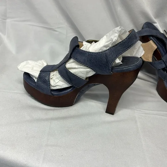 Frye leather slate blue Tamara bucket T buckle sandal heel shoes size 8.5
