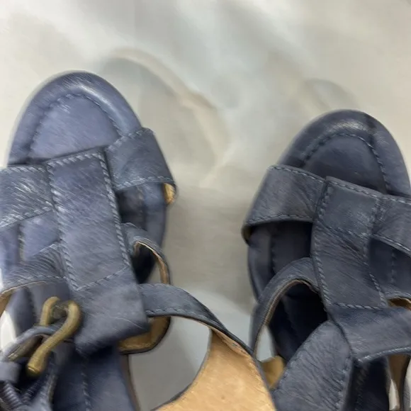 Frye leather slate blue Tamara bucket T buckle sandal heel shoes size 8.5
