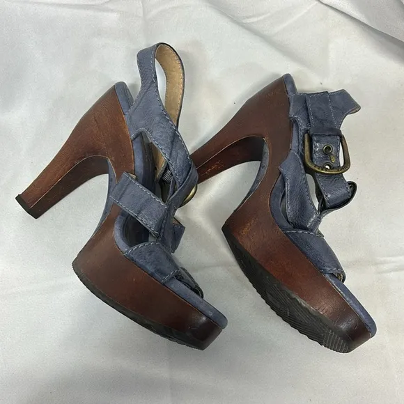 Frye leather slate blue Tamara bucket T buckle sandal heel shoes size 8.5