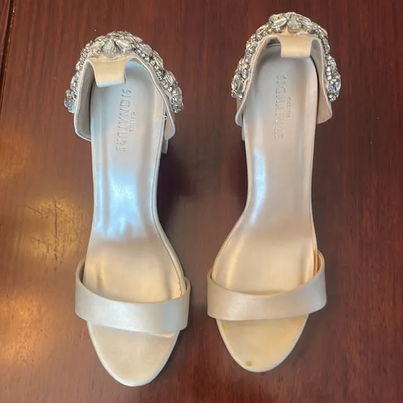Galina signature heels Emberly embellished shoes bride size 8 M