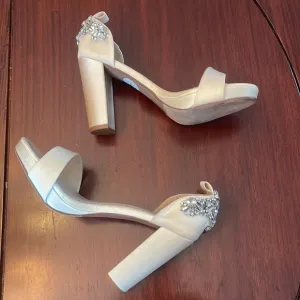 Galina signature heels Emberly embellished shoes bride size 8 M