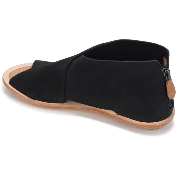 Gentle Souls by Kenneth Cole Womens Urban Hooded Black Strappy Sandals Used