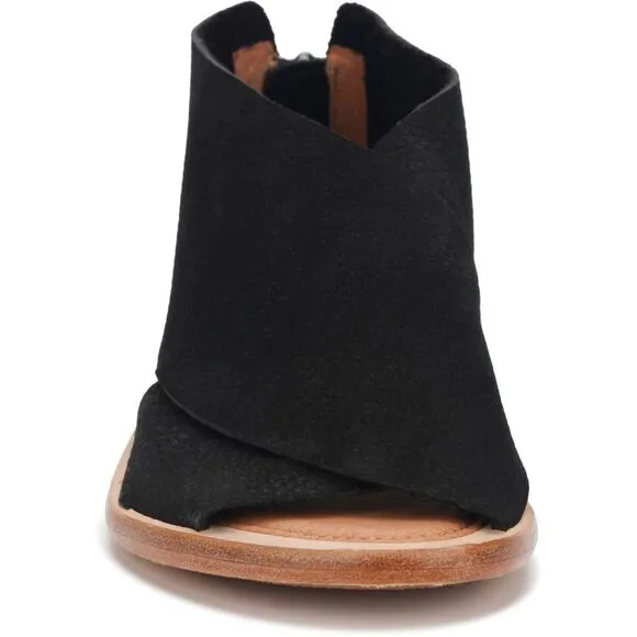 Gentle Souls by Kenneth Cole Womens Urban Hooded Black Strappy Sandals Used