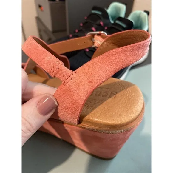 Gentle Souls Judi Wedge Heeled Sandals Platform Salmon Peach Fuzz 8.5 Arch
