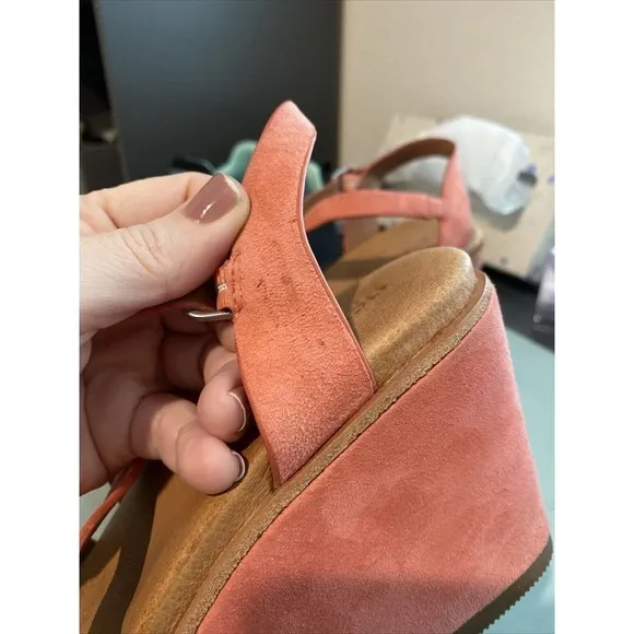 Gentle Souls Judi Wedge Heeled Sandals Platform Salmon Peach Fuzz 8.5 Arch