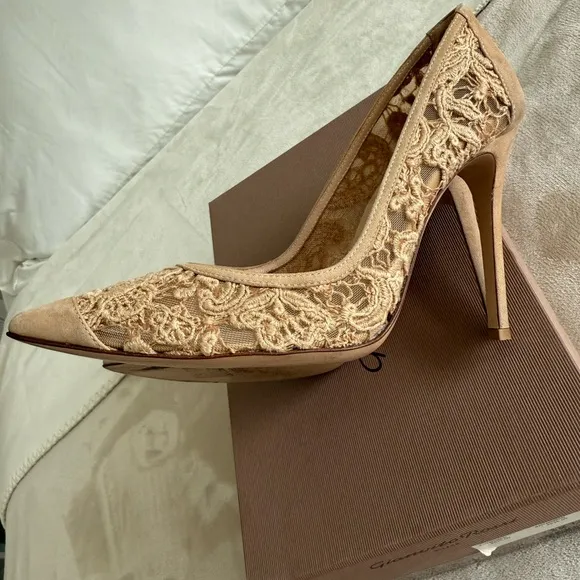 Gianvito Rossi camoscio Elodie Elegant Lace Stiletto Heels - Cream 8 1/2 8.5