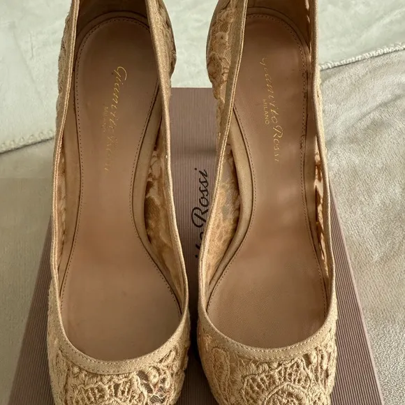 Gianvito Rossi camoscio Elodie Elegant Lace Stiletto Heels - Cream 8 1/2 8.5